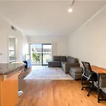 Downtown Los Angeles 1 Bedroom Apt With Pool, Gym And Free Parking