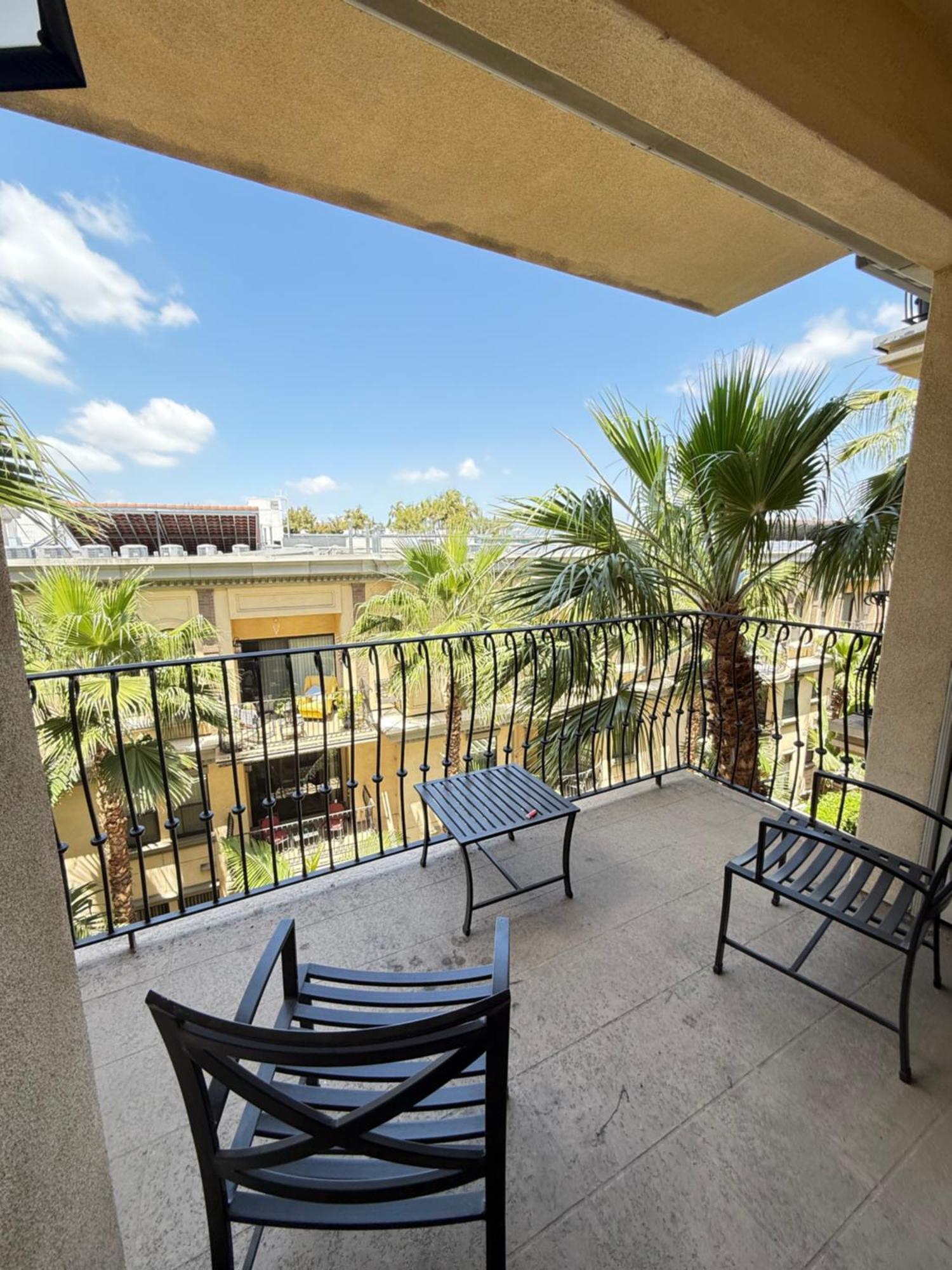 Urban Oasis In Dtla 1 Bedroom With Pool, Gym Apartment *